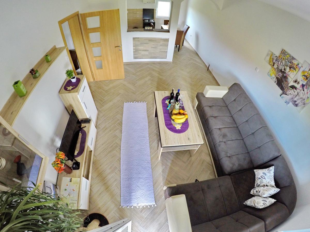 טרביניה Apartments Pravica מראה חיצוני תמונה