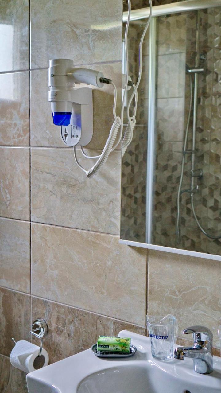 טרביניה Apartments Pravica מראה חיצוני תמונה