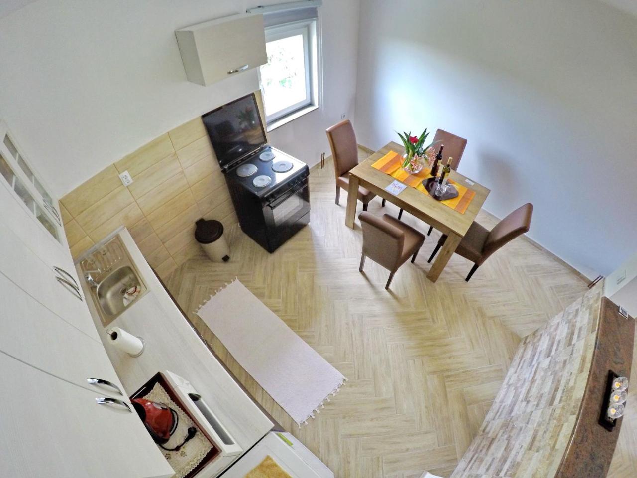 טרביניה Apartments Pravica מראה חיצוני תמונה