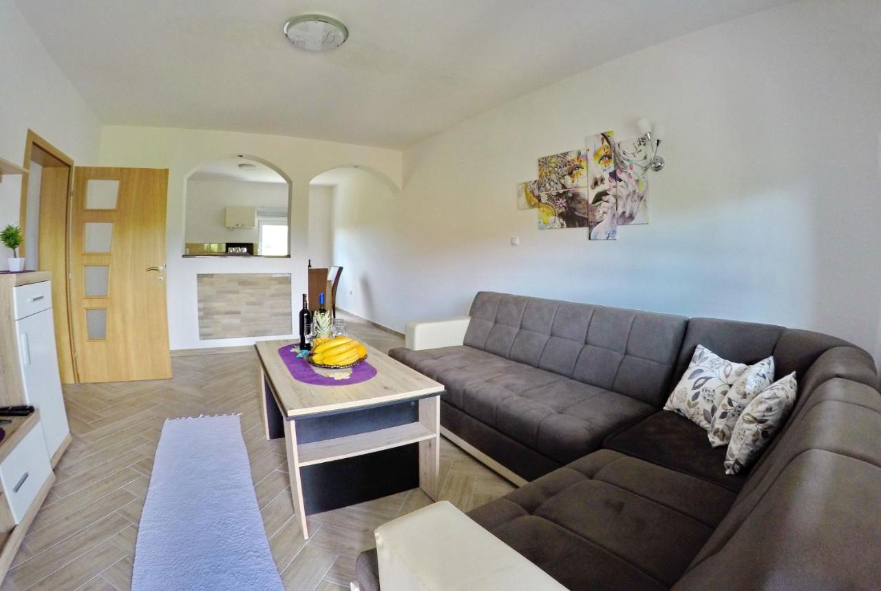 טרביניה Apartments Pravica מראה חיצוני תמונה